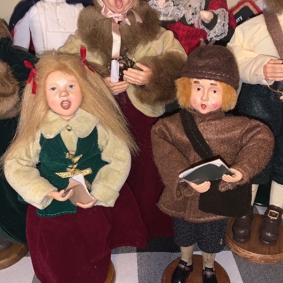 The Carolers - 9 Figures - Picture 3 of 9